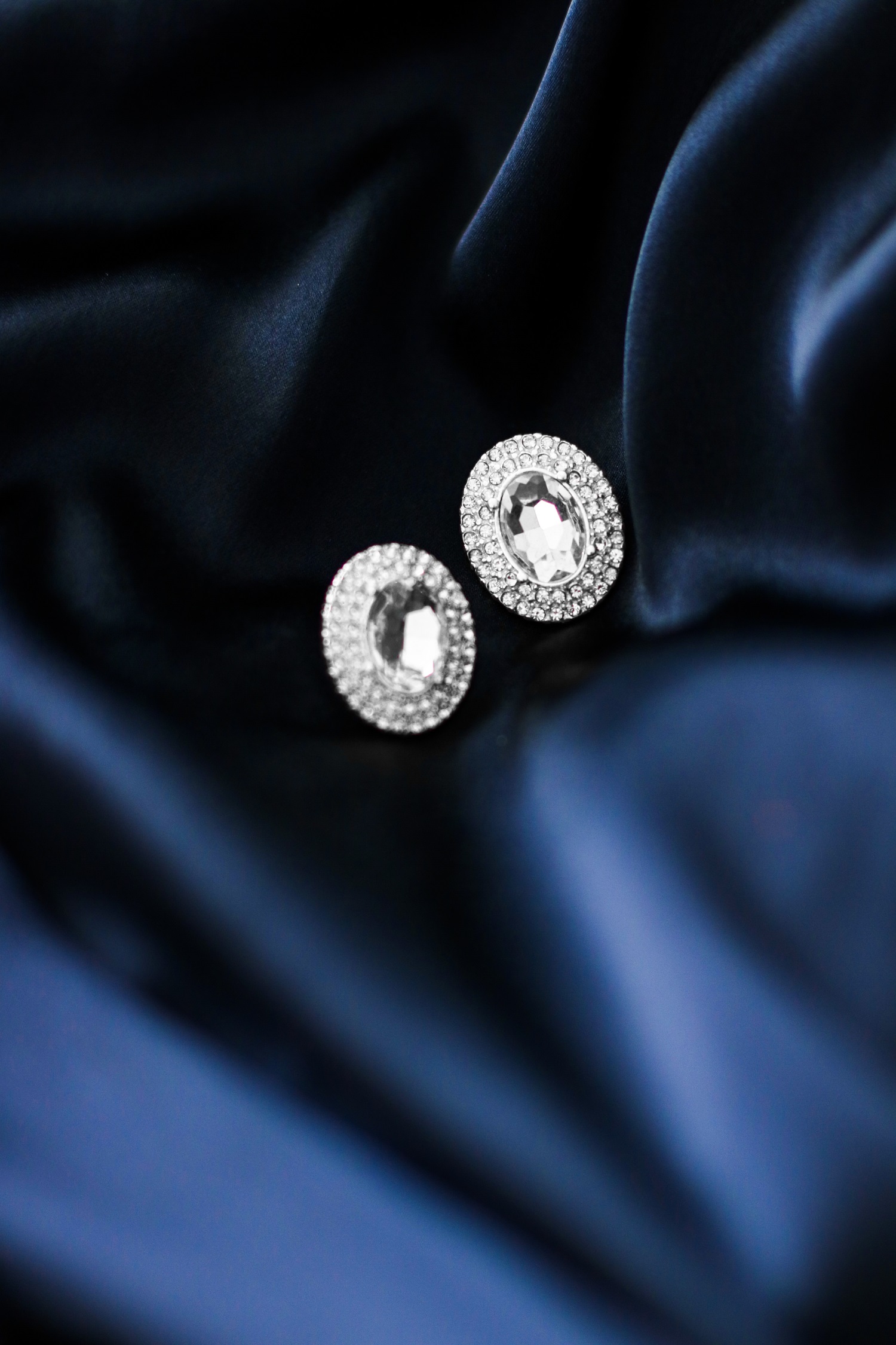 Crystal Edge Gold & Diamond Stud Earring For Woman